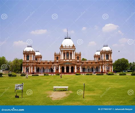 Bahawalpur's Noor Mahal: En förtrollad palats som ger dig en smak av det förflutna!