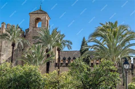  Alcázar de los Reyes Cristianos: En historisk fästning fylld av arabisk prakt!