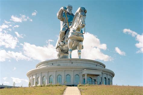 Genghis Khan Mausoleum! En historisk hyllning till en mongolisk legend i Tongliao!