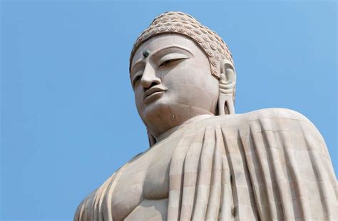 Huaxian Great Buddha Statyn - En gigantisk hyllning till Budda och ett måste för alla historieälskare!